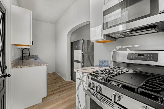 Building Photo - Stunning 3 bedroom home in Carrick available August 1!