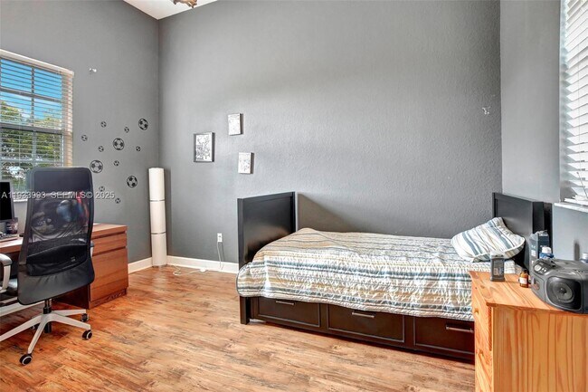 Building Photo - 501 SW 146th Terrace