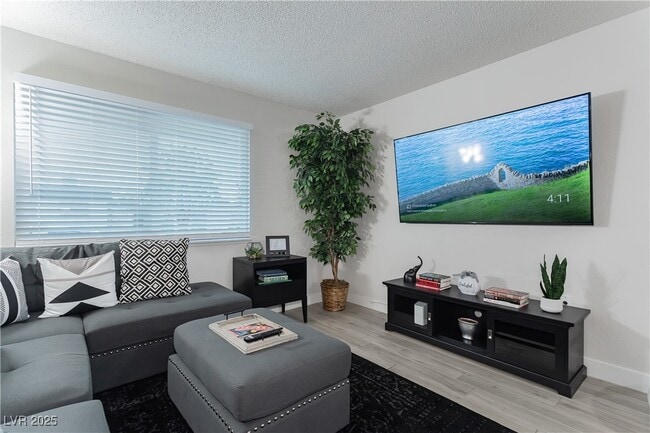 Building Photo - 4273 Ridgeview Dr