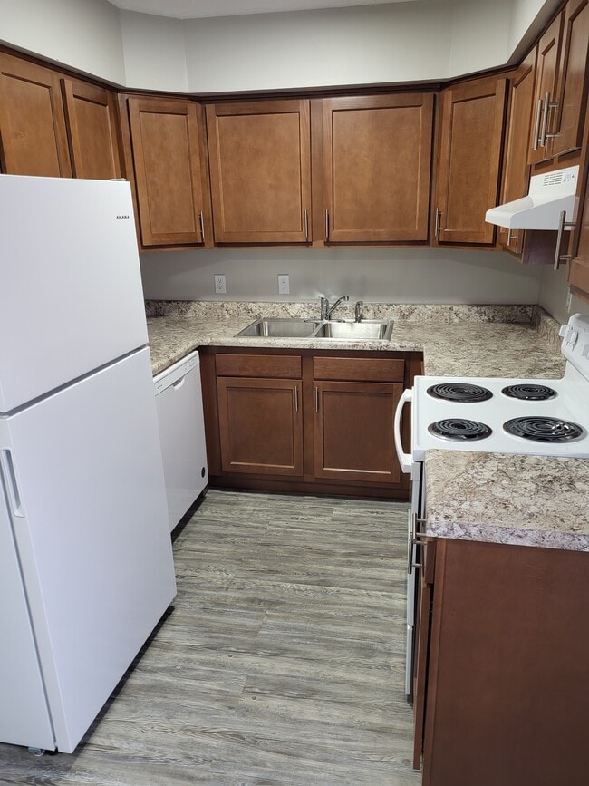 Building Photo - 335 Churchill Dr