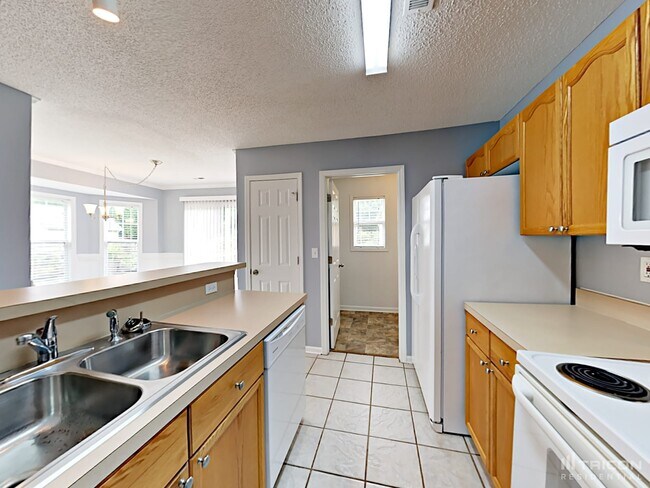 Building Photo - 7525 Rolling Meadows Ln