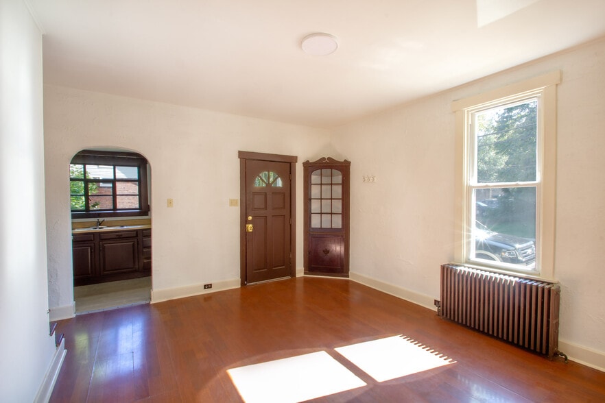 Building Photo - 331 Franklin Ave