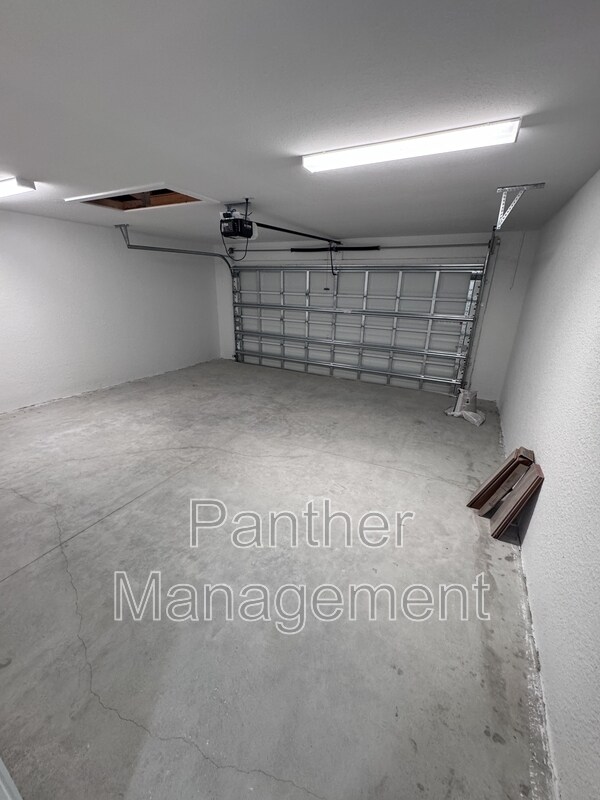 Building Photo - 116 NW 23rd Ave