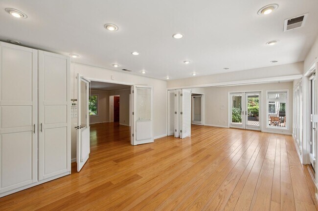 Building Photo - Beautiful Ranch Home with Bonus Room & Detached ADU | Minutes to Downtown