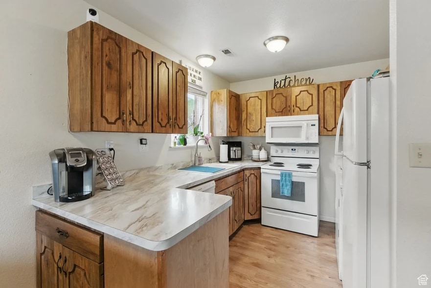 Building Photo - 687 W Le Bon Cir