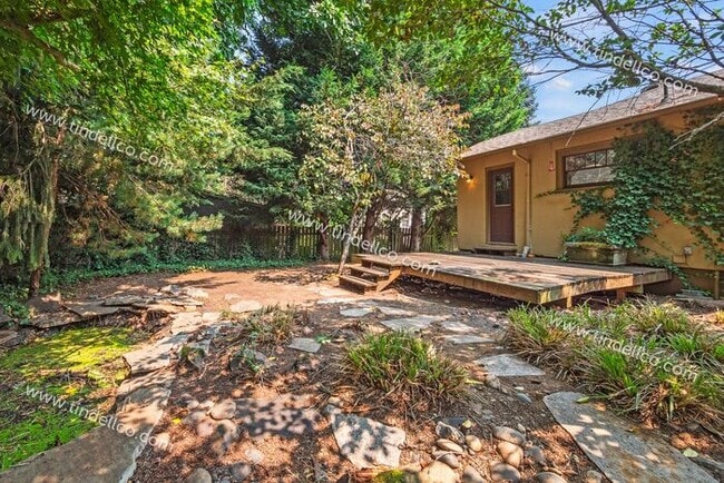Building Photo - Modern Mediterranean 2 Bed/2 Bath with plenty of space - Pet Friendly!