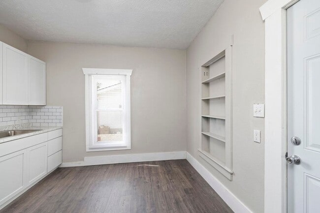 Building Photo - COMING SOON! Updated 2 Story Home in downtown Springfield