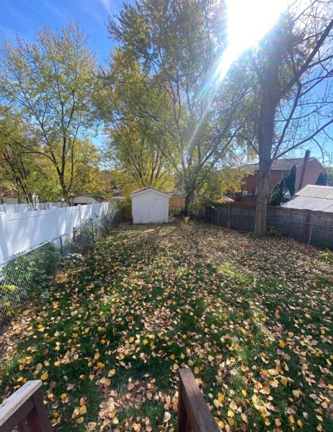 Building Photo - Charming 3 Bedroom, 1.5 Bath Townhome in Elizabethtown!