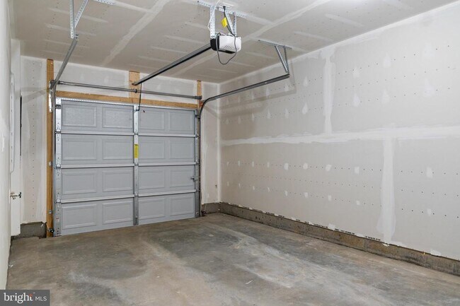 Building Photo - 105 Milburn Dr