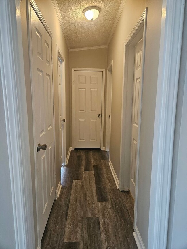 Building Photo - NEW LISTING!!!!!