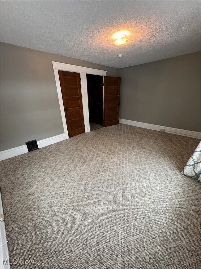 Building Photo - 242 W Summit St