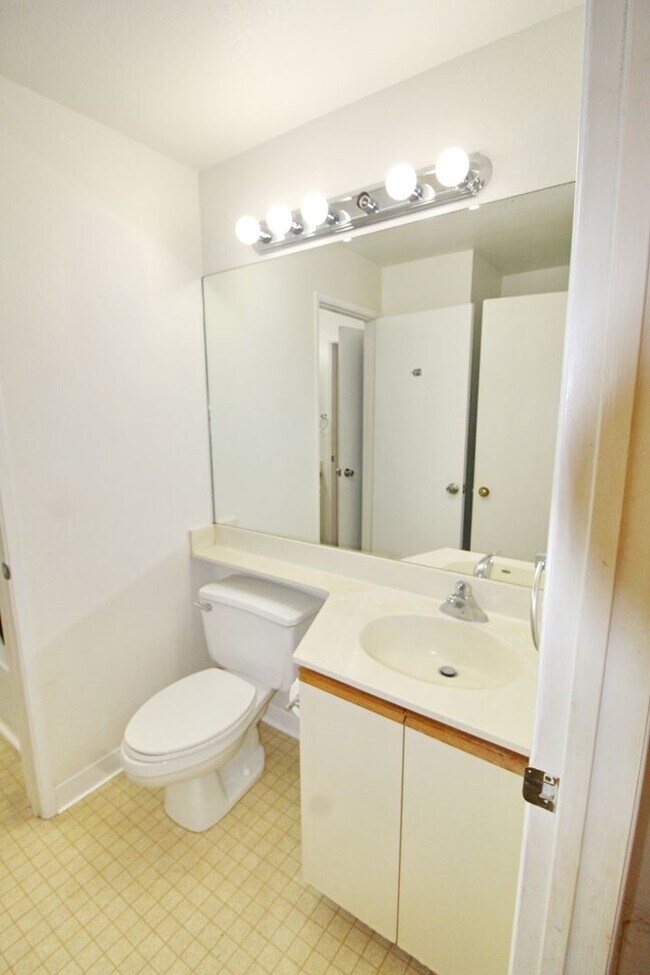 Building Photo - Unfurnished 2 bed/ 1.5 bath Kihei Villages