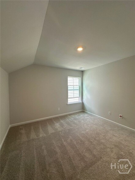 Building Photo - 134 Binscombe Ln