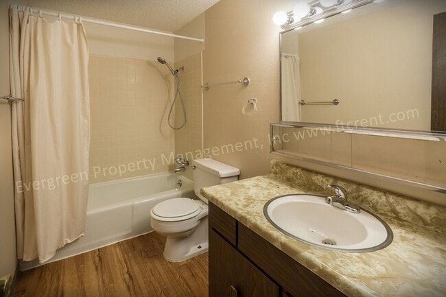 Building Photo - 1707-1721 E 16th St