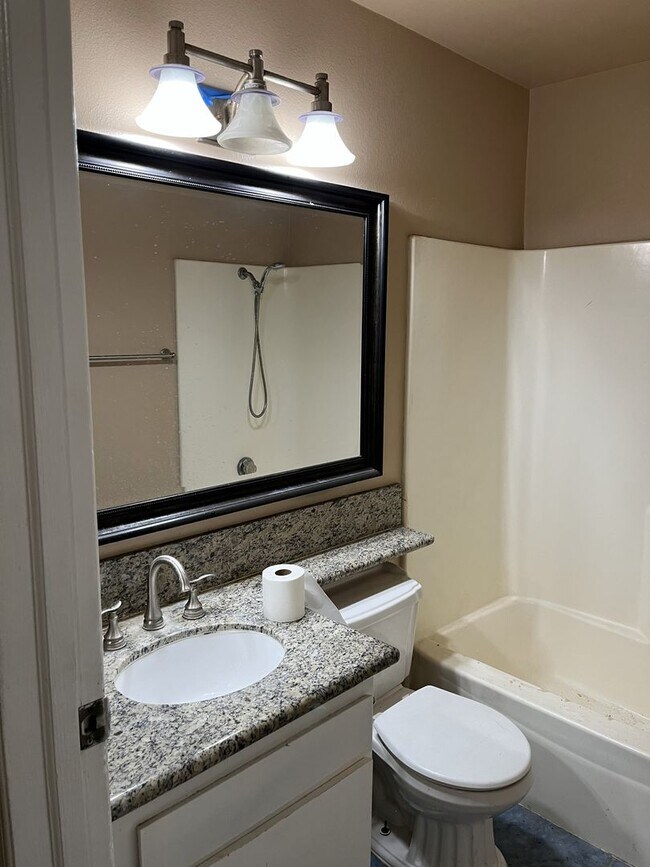 Building Photo - 3 BR 2 BA in Lake Elsinore $2395/month