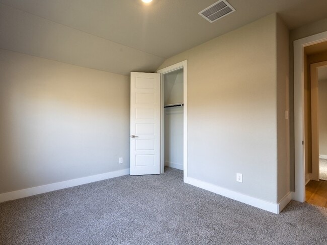 Building Photo - 2010 Bluff Oak Ct