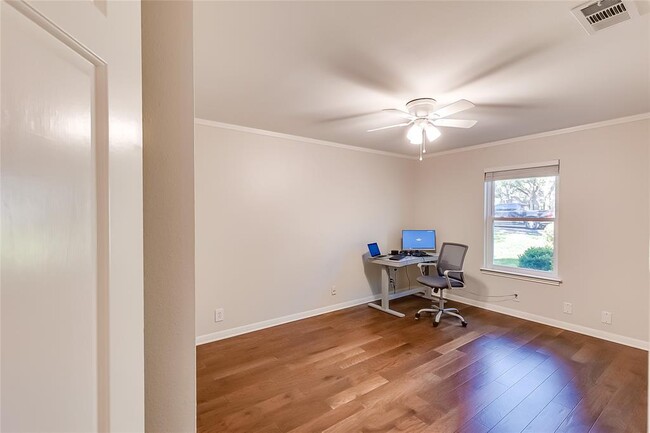 Building Photo - 11209 Deadoak Ln