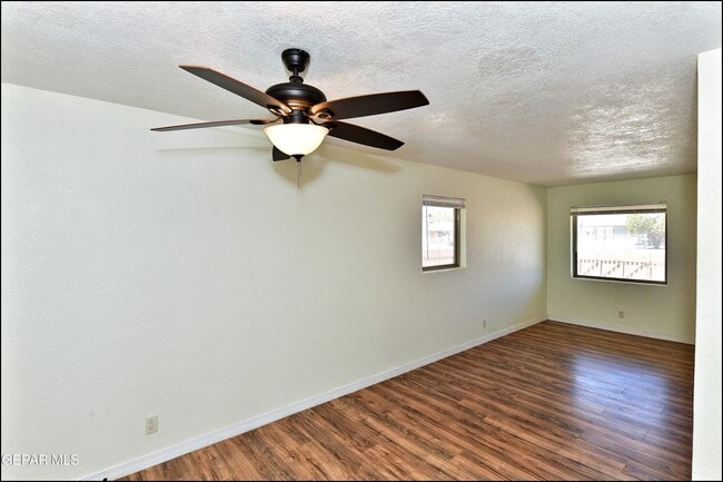Building Photo - 10324 Newport Dr