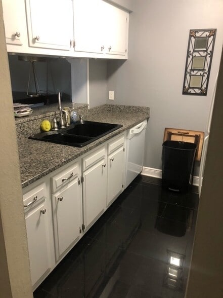 Building Photo - 3625 Saint Charles Ave