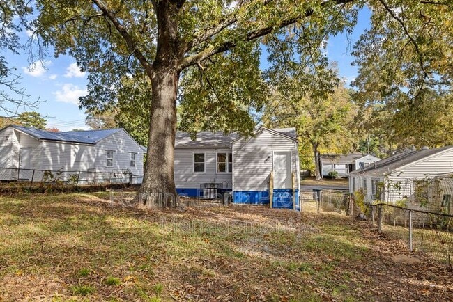 Building Photo - 7404 Paris Ave