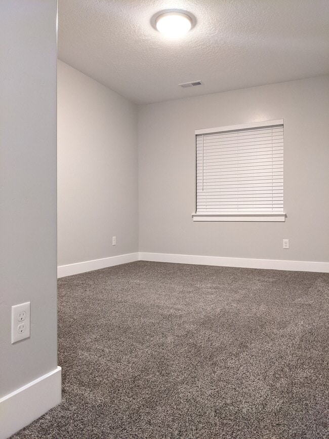 Building Photo - 540 E 200 S