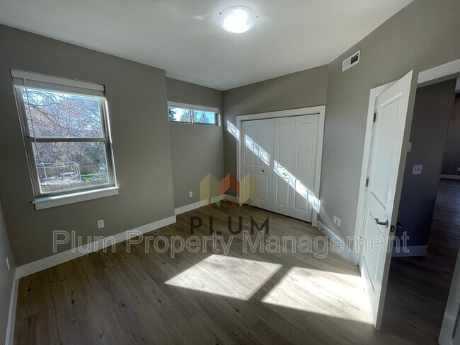 Building Photo - 1724 S 14th St W