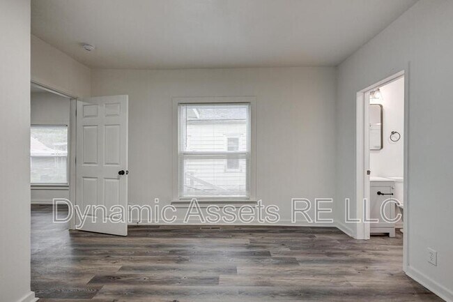 Building Photo - 510 W 3rd St