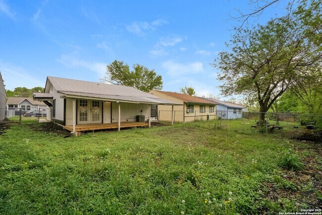 Building Photo - 5916 Mission Sunrise