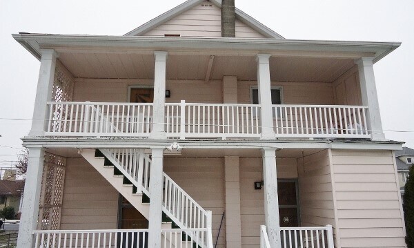 2ND FLOOR APARTMENT - 511 Hickory St