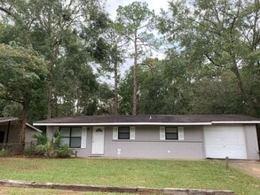 Building Photo - 4 bed/ 2.5 bath home, Walk to the stadium!...