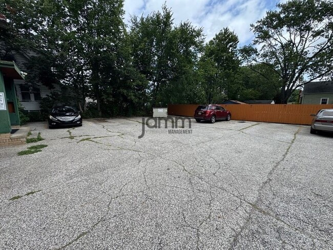 Building Photo - 4201 Rocky River Dr