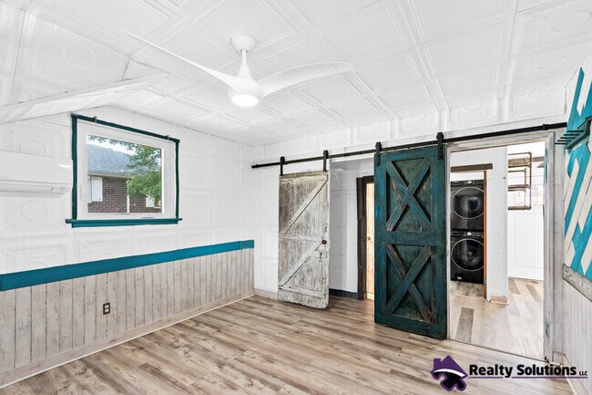 Building Photo - 27 Delaware Dr