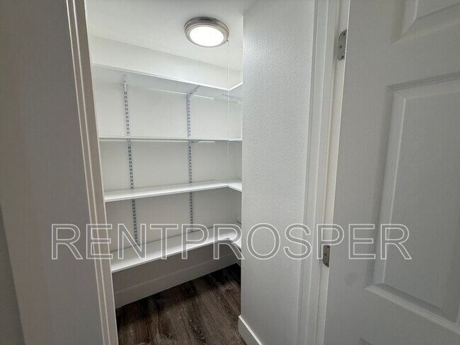 Building Photo - 1130 W Lake Brantley Rd