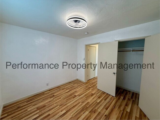 Building Photo - 720 Woodrow Ave