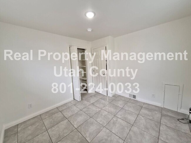 Building Photo - 30 S 100 W