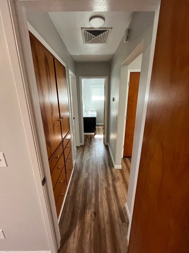 Building Photo - Newly remodeled 2 bedroom 1 bath duples