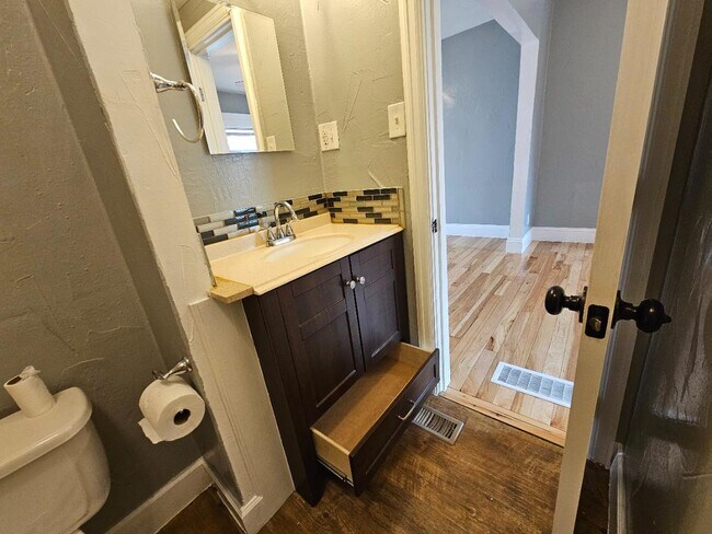 Building Photo - 1807 E 37th Ave