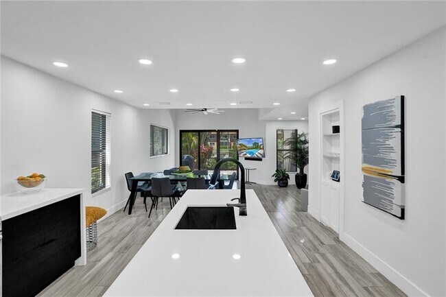 Building Photo - 91 NE 17th Ct