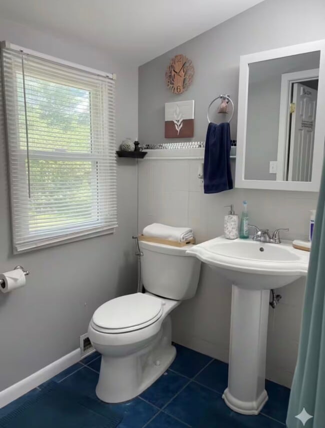 Building Photo - 449 Jensen Rd