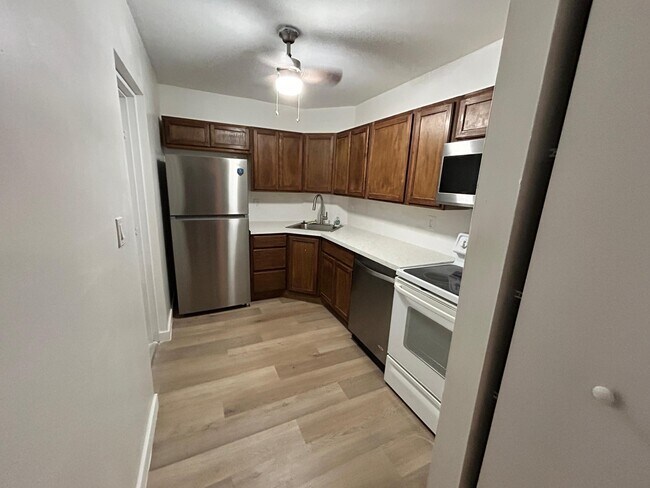 Building Photo - 3115 Oakland Shores Dr