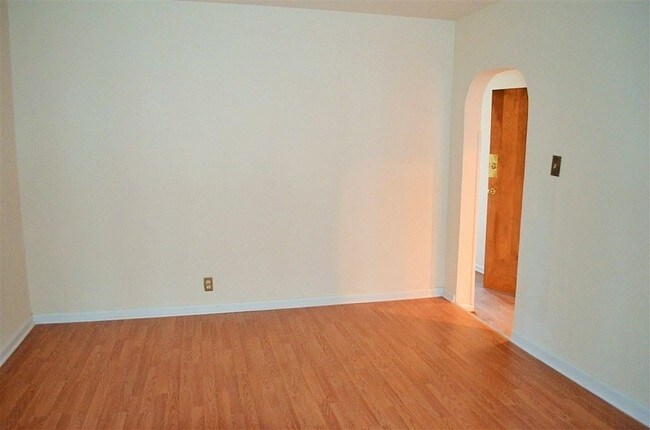 Building Photo - 16 Perrine Ave