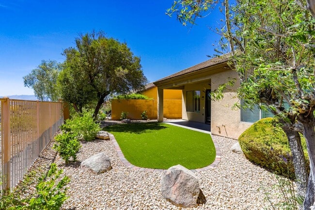 Building Photo - Anthem Country Club Beauty Single Story with Casita