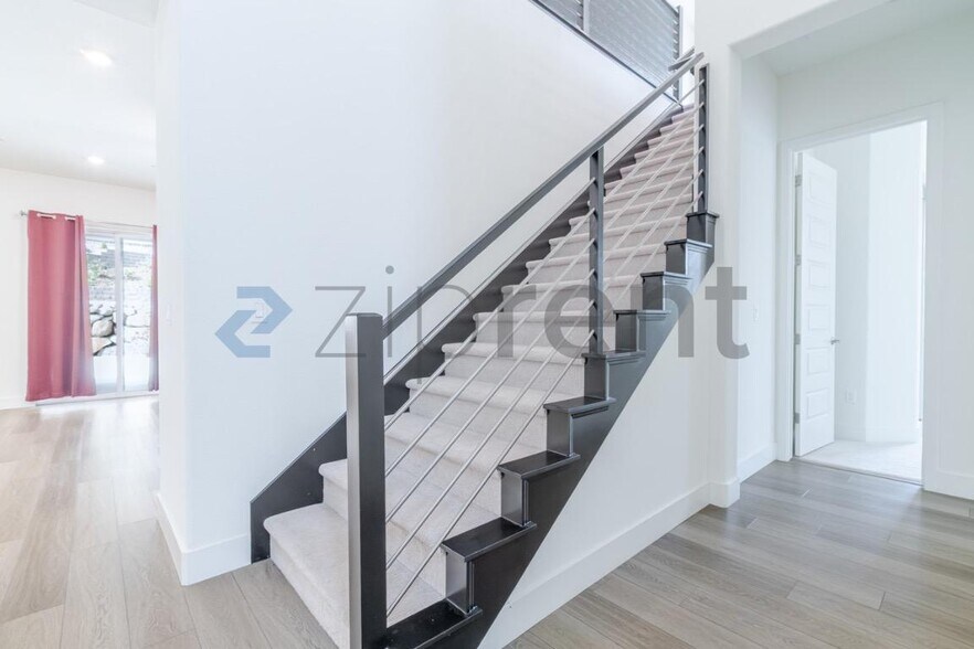 Building Photo - Unit
