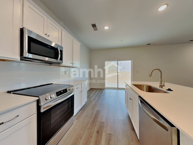 Building Photo - 6034 Rosemore Ln