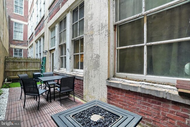 Building Photo - 1238 Callowhill St
