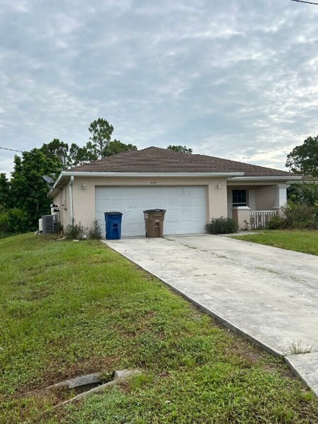Building Photo - SPACIOUS 3Bd / 2 Ba SINGLE FAMILY HOUSE AVAILABLE