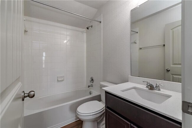 Building Photo - 132 Shiner Ln