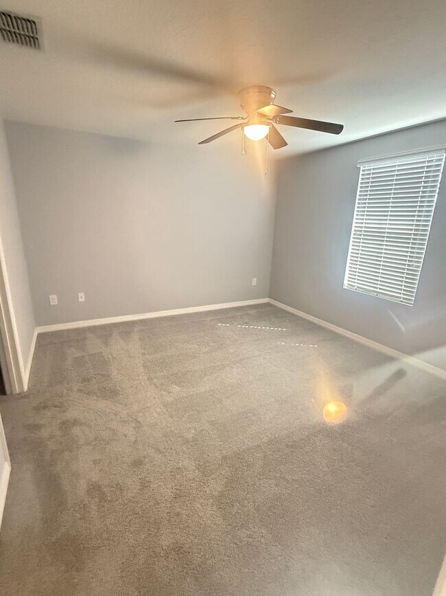 Building Photo - Townhome Available - Saint Cloud, FL -  3 ...