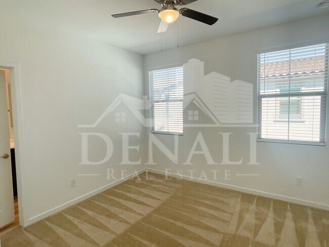 Building Photo - 1365 W Bluejay Dr
