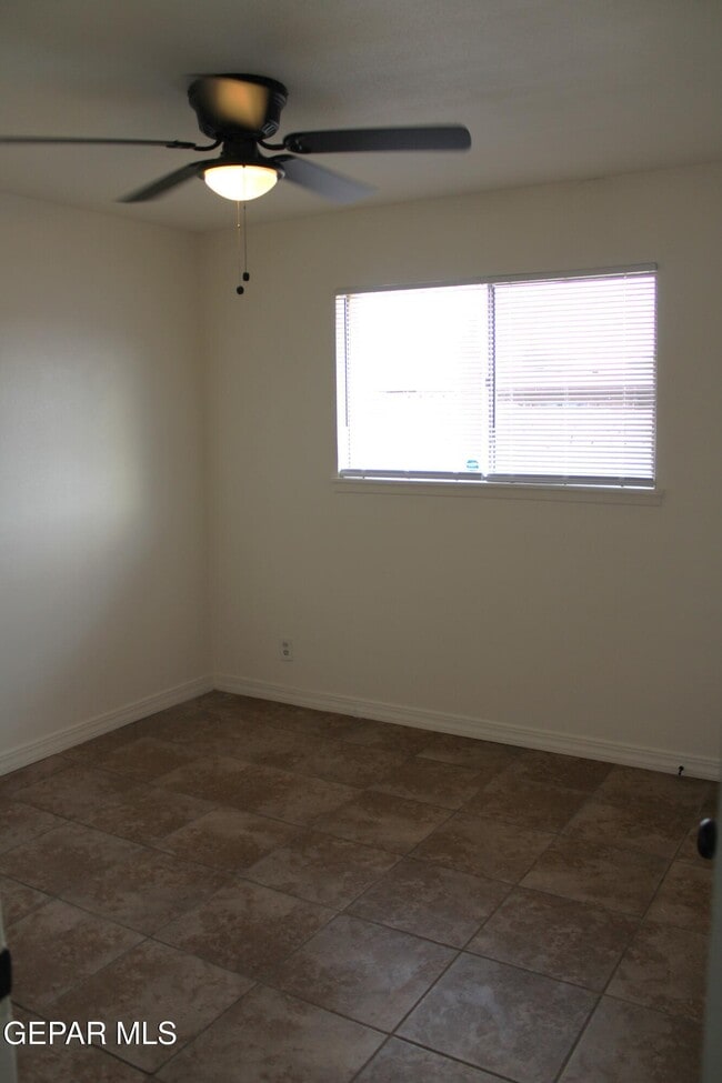 Building Photo - 5656 Sun Valley Dr